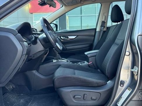 Certified 2019 Nissan Rogue SV w/ Sun & Sound Touring Package FWD image 5