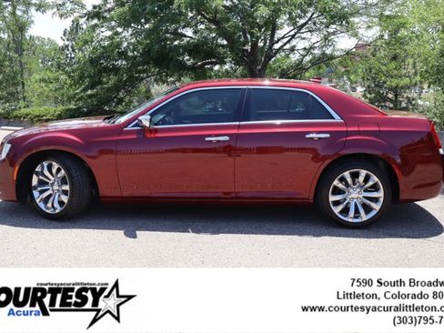 Used 2020 Chrysler 300 Limited RWD image 3