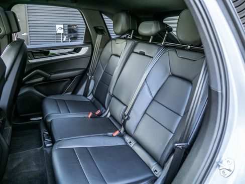 Certified 2024 Porsche Cayenne AWD/4WD image 14