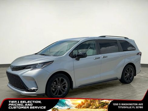 Used 2025 Toyota Sienna XSE w/ XSE Plus Package FWD image 2