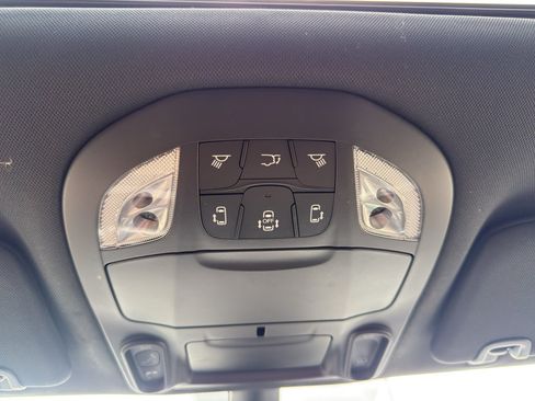 Used 2024 Chrysler Pacifica Limited w/ S Appearance Package FWD image 24
