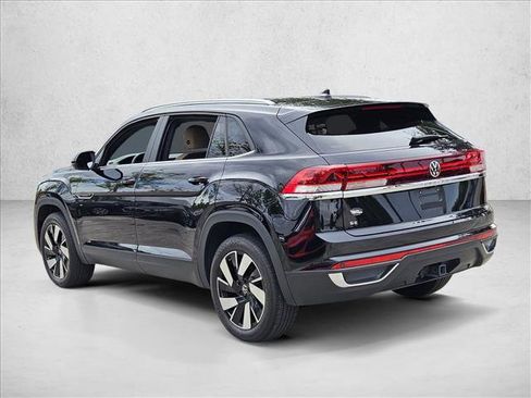 Used 2024 Volkswagen Atlas Cross Sport SE w/ Panoramic Sunroof Package FWD image 7