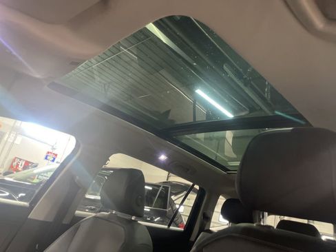 Used 2019 Volkswagen Tiguan SE w/ Panoramic Sunroof Package image 19