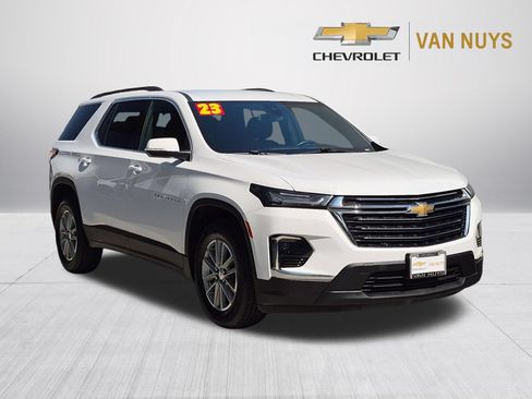 Used 2023 Chevrolet Traverse LT w/ LPO, Floor Liner Package FWD image 3
