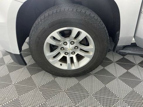 Used 2019 Chevrolet Suburban LT AWD/4WD image 19
