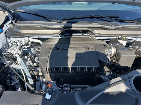 Certified 2025 Honda Pilot TrailSport image 37