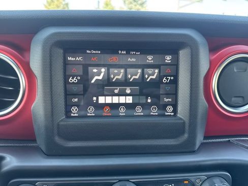 Used 2021 Jeep Wrangler Unlimited Rubicon w/ Cold Weather Group AWD/4WD image 19