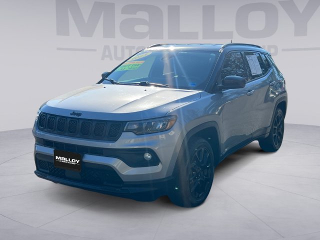 Used 2023 Jeep Compass Latitude w/ Convenience Group AWD/4WD image 1