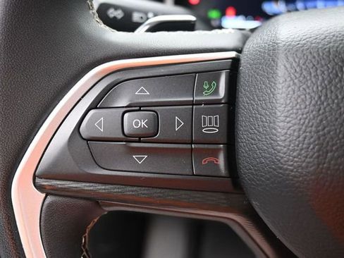 Used 2024 Jeep Grand Cherokee Laredo AWD/4WD image 32