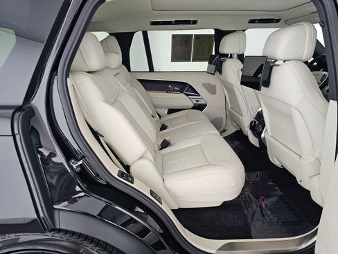 Used 2024 Land Rover Range Rover Long Wheelbase SE image 12