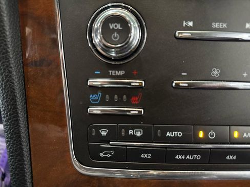 Used 2015 Lincoln Navigator 4WD image 22