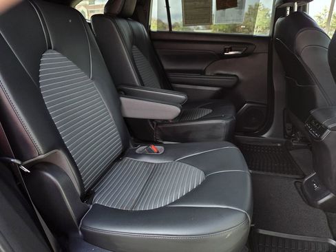 Used 2021 Toyota Highlander XSE image 26