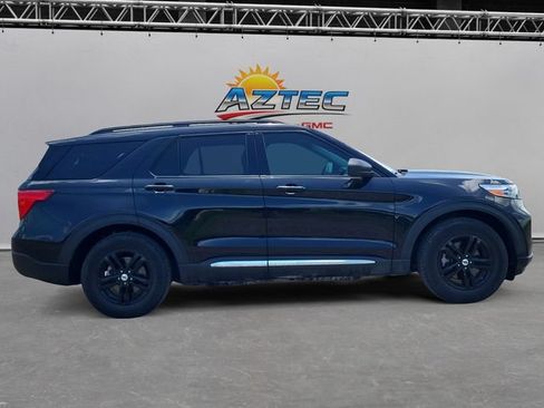 Used 2024 Ford Explorer XLT RWD image 4