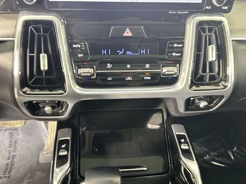 Used 2023 Kia Sorento SX FWD image 9