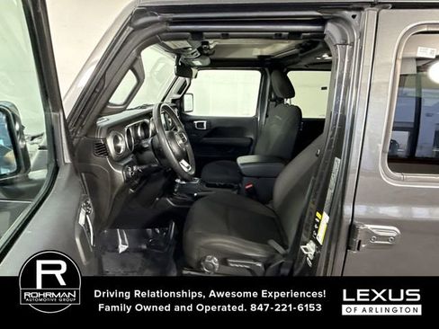 Used 2023 Jeep Gladiator Overland AWD/4WD image 4