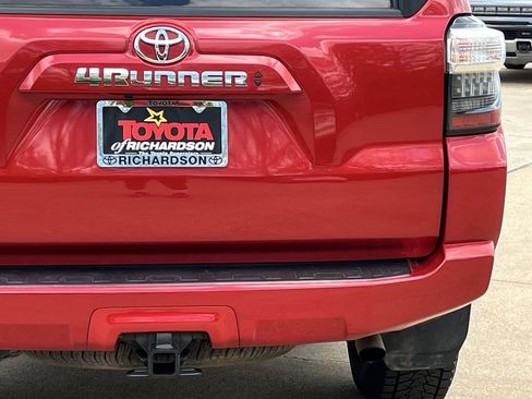 Used 2021 Toyota 4Runner SR5 AWD/4WD image 6