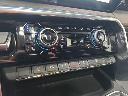 Used 2024 GMC Sierra 2500 Denali w/ Technology Package AWD/4WD image 23