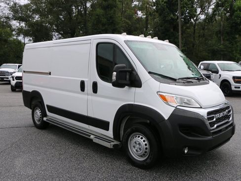 Used 2025 RAM ProMaster 2500 w/ U-Haul Equipment Group FWD image 10