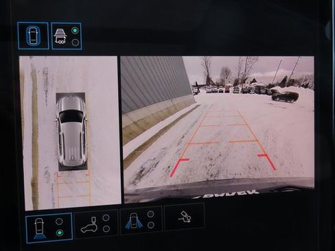 Used 2025 GMC Acadia AT4 w/ Super Cruise Package image 7