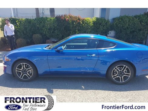 Used 2018 Ford Mustang Premium RWD image 3