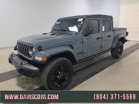 Certified 2025 Jeep Gladiator Sport AWD/4WD image 1