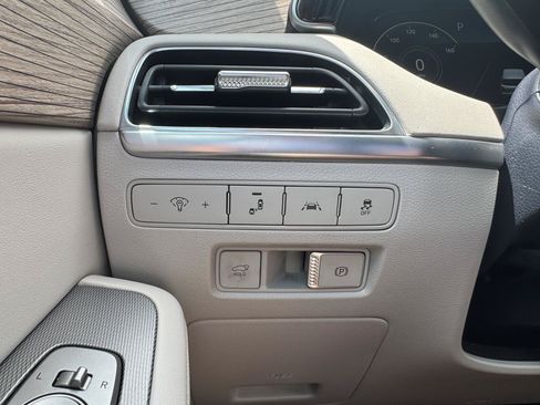 Used 2022 Hyundai Palisade Limited FWD image 17