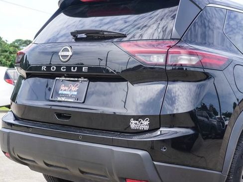 Used 2024 Nissan Rogue S FWD image 5
