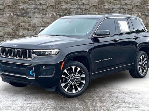 Used 2022 Jeep Grand Cherokee Overland w/ Advanced Protech Group III AWD/4WD image 3