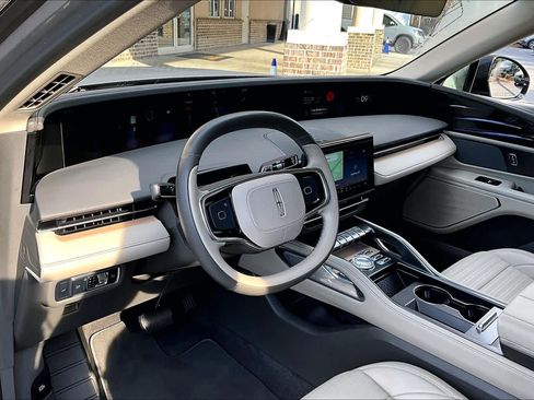 Used 2024 Lincoln Nautilus Reserve image 16