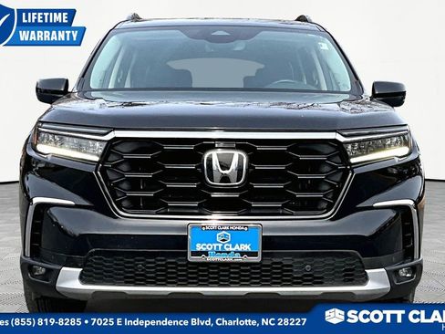 Used 2023 Honda Pilot Touring image 2