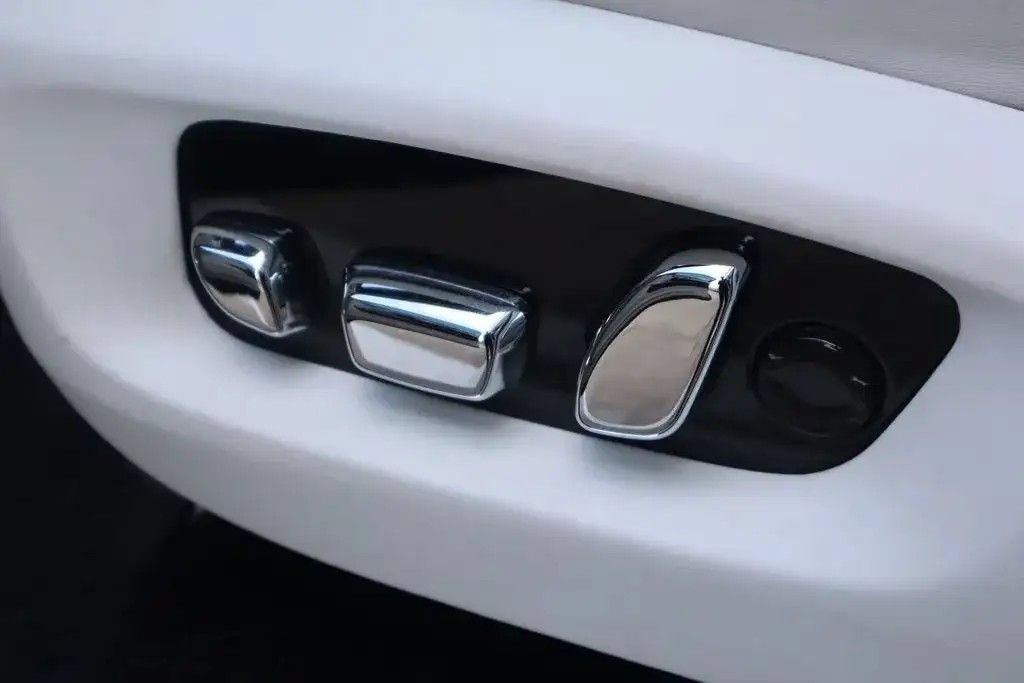 Certified 2019 Rolls-Royce Cullinan AWD/4WD image 22