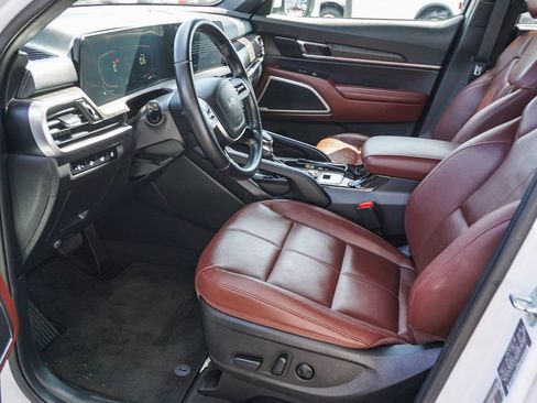 Certified 2024 Kia Telluride EX w/ EX Captain's Chair Package FWD image 18