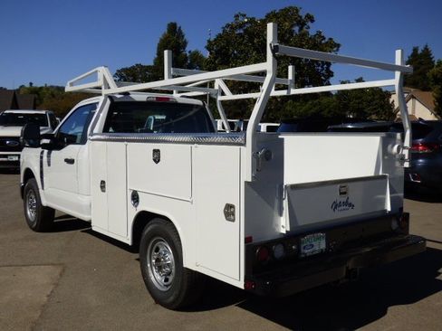 New 2026 Ford F250 XL w/ XL Chrome Package image 17