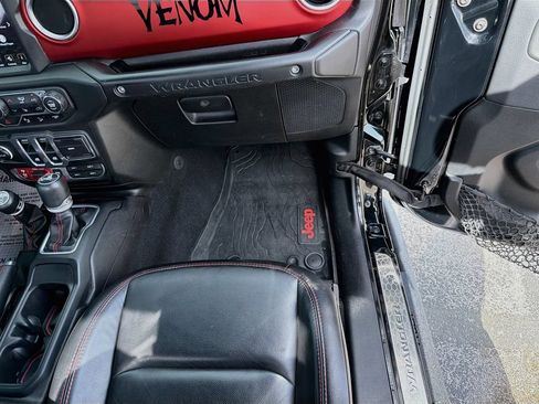Used 2018 Jeep Wrangler Rubicon AWD/4WD image 16