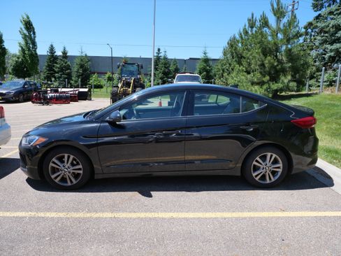 Used 2017 Hyundai Elantra SE w/ SE A/T Tech Package 03 FWD image 3