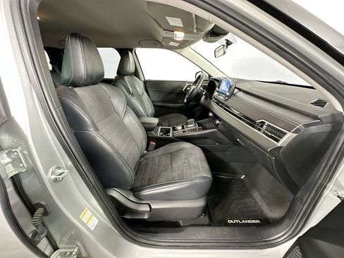 Used 2023 Mitsubishi Outlander SE AWD/4WD image 28