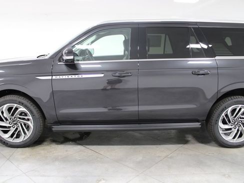 New 2027 Lincoln Navigator L Premier RWD image 5