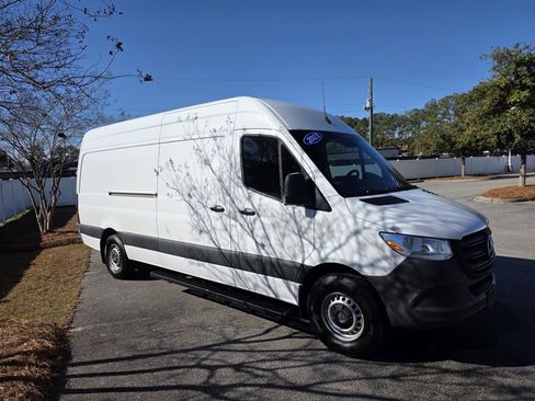 Used 2023 Mercedes-Benz Sprinter 2500 image 32