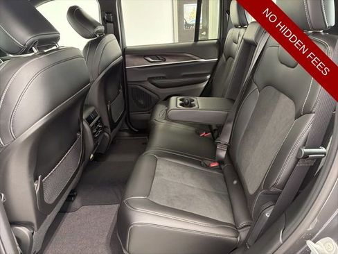 New 2026 Jeep Grand Cherokee Altitude AWD/4WD image 27