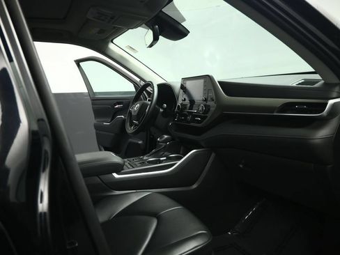 Used 2021 Toyota Highlander XLE AWD/4WD image 57