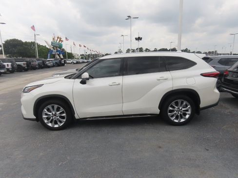 Used 2020 Toyota Highlander Limited FWD image 7