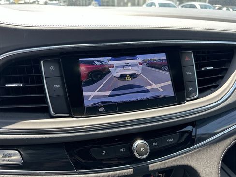 Used 2023 Buick Enclave Essence image 17