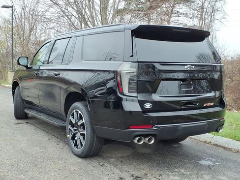 New 2026 Chevrolet Suburban RST w/ Comfort Package AWD/4WD image 4