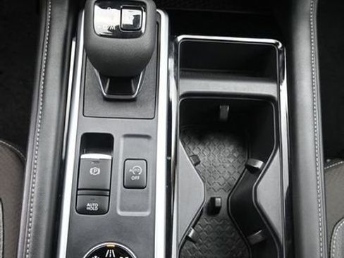 Used 2025 Nissan Pathfinder SL AWD/4WD image 19
