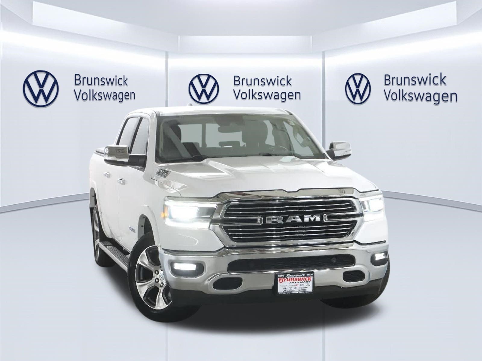 Used 2021 RAM 1500 Laramie AWD/4WD image 2