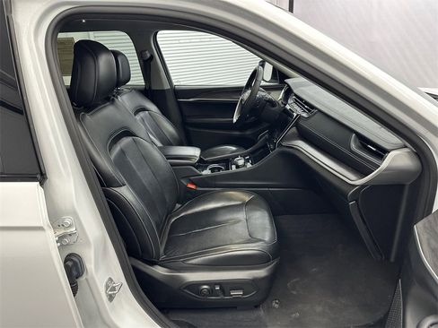 Used 2023 Jeep Grand Cherokee L Limited image 15