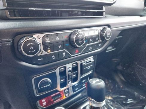 Used 2025 Jeep Wrangler Unlimited Rubicon w/ XTREMEE 35" Tire Package image 15