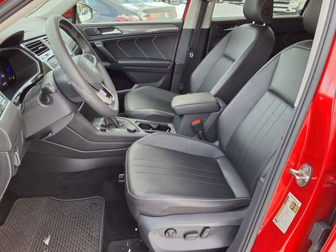 Used 2022 Volkswagen Tiguan SE image 4