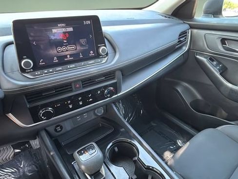 Used 2025 Nissan Rogue S FWD image 24