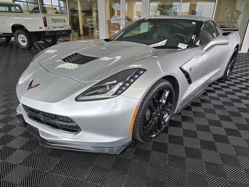 Used 2017 Chevrolet Corvette Stingray Coupe w/ Carbon Flash Badge Package RWD image 7